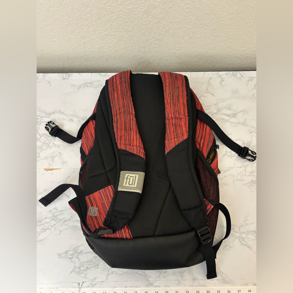 Tennman 17" Laptop Backpack Red Black Nylon Travel Padded Striped Daypack - Picture 4 of 8